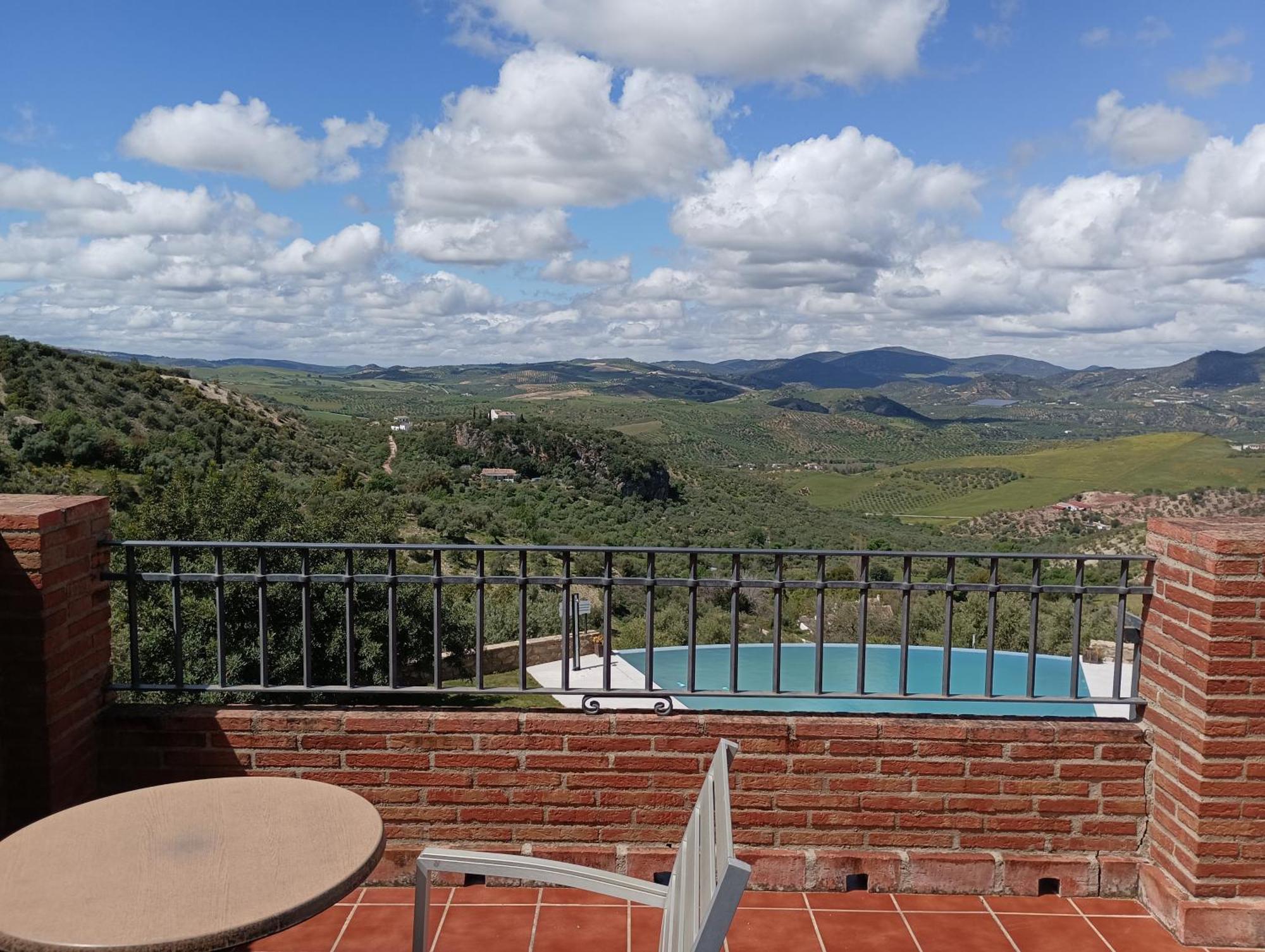 Twin Room Pool View,1566941117:JPEG