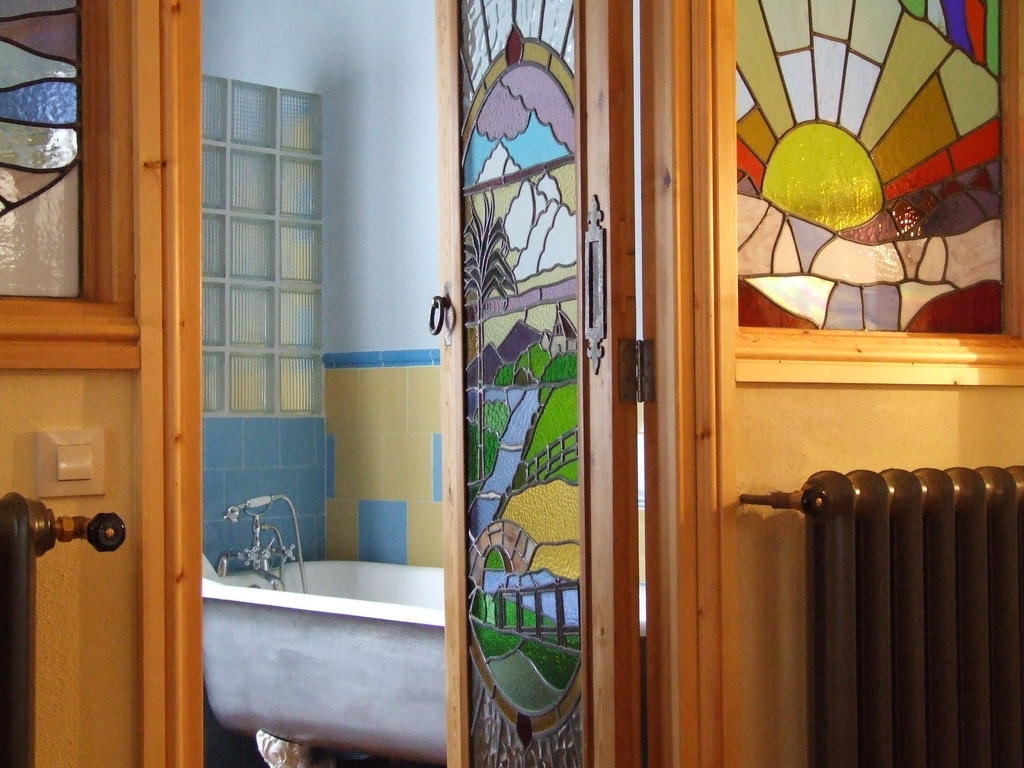 Seven-Bedroom House,115581677:JPEG