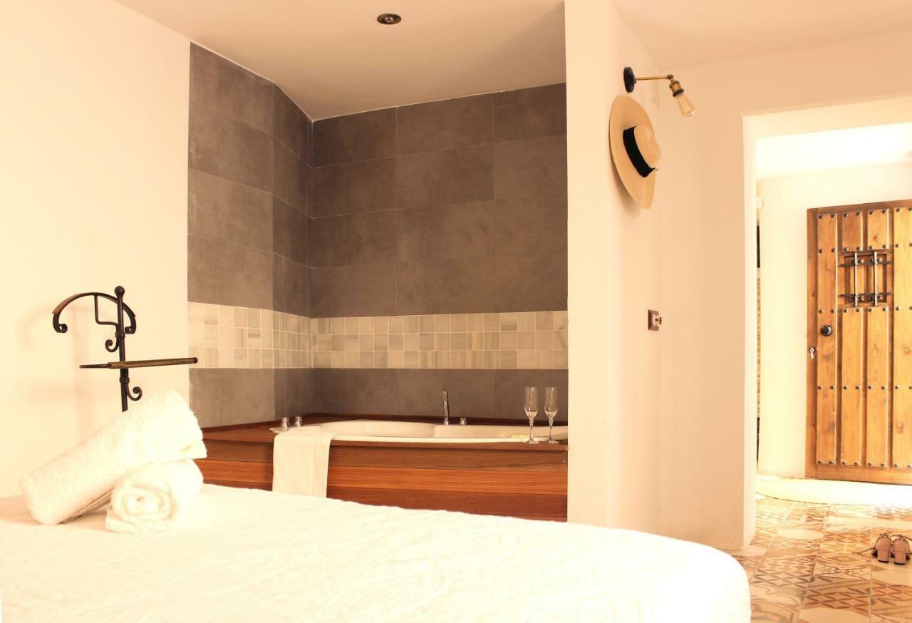 Double Room with Spa Bath,853887824:JPEG