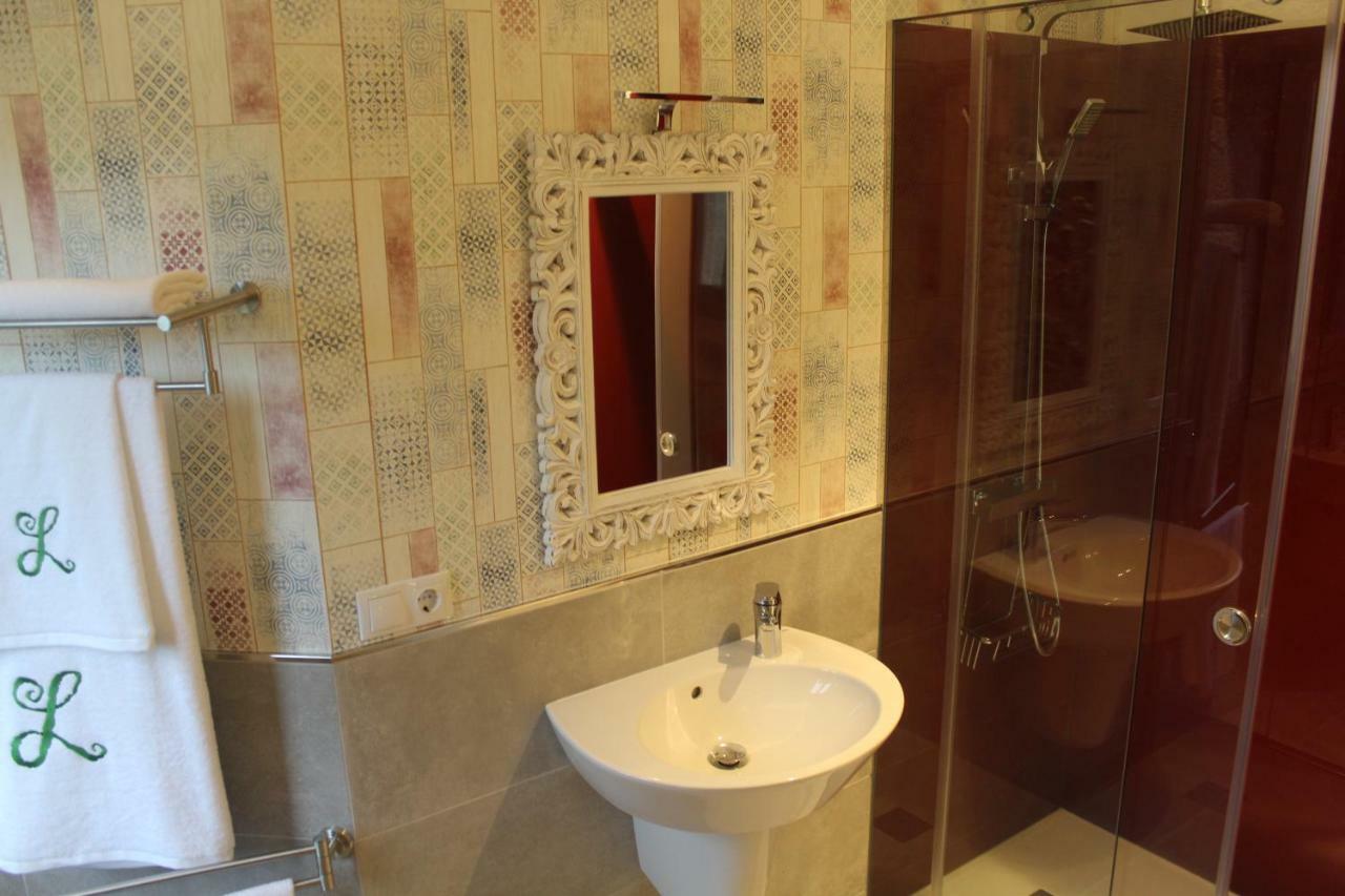 Double or Twin Room with Bathroom,869725430:JPEG