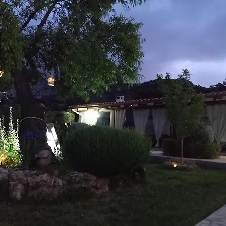 ENTRESIERRAS Apartamentos rurales con chimenea, barbacoa y espacio para eventos-3