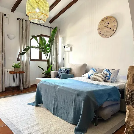 Masía de San Juan, casa rural renovada y con terraza privada en castillo con piscina-2