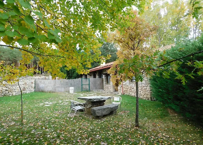 Casas Rurales Cimera yBrincalobitos Hoyos del Espino