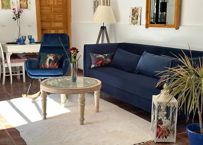 La Casería Azul de Cuadros Bedmar y Garciez