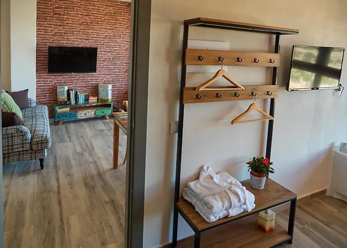 Casas Rurales Maribel - Complejo Moradas del Cerro 1 - Suites con Jacuzzi en Alcalá del Júcar Casas del Cerro