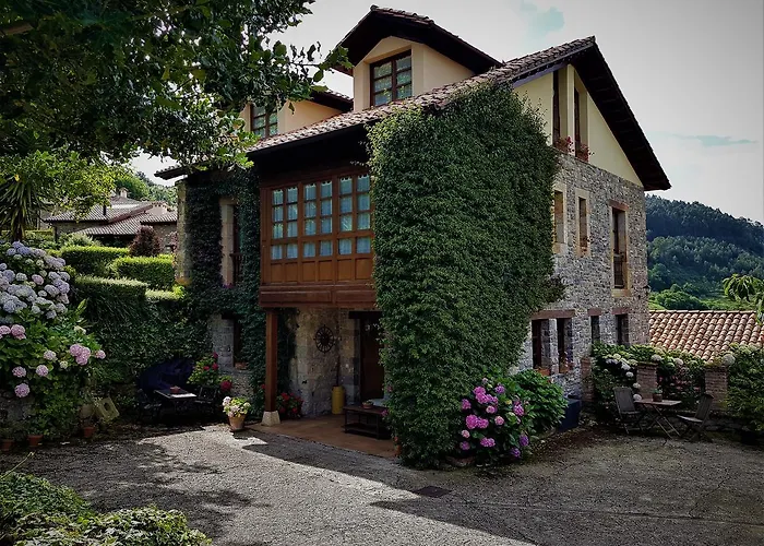 Trisqueles y Buganvillas Villaviciosa 