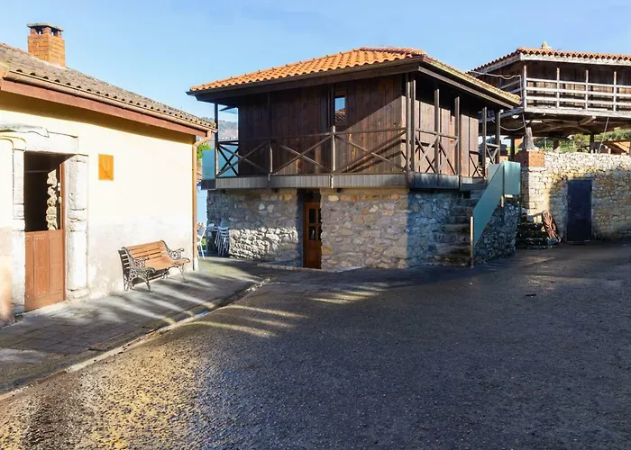 Hostal Casa Delfina Pravia